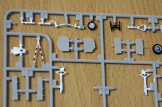 細かいパーツを塗装