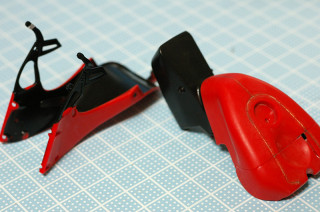 タンクとサイドカウル